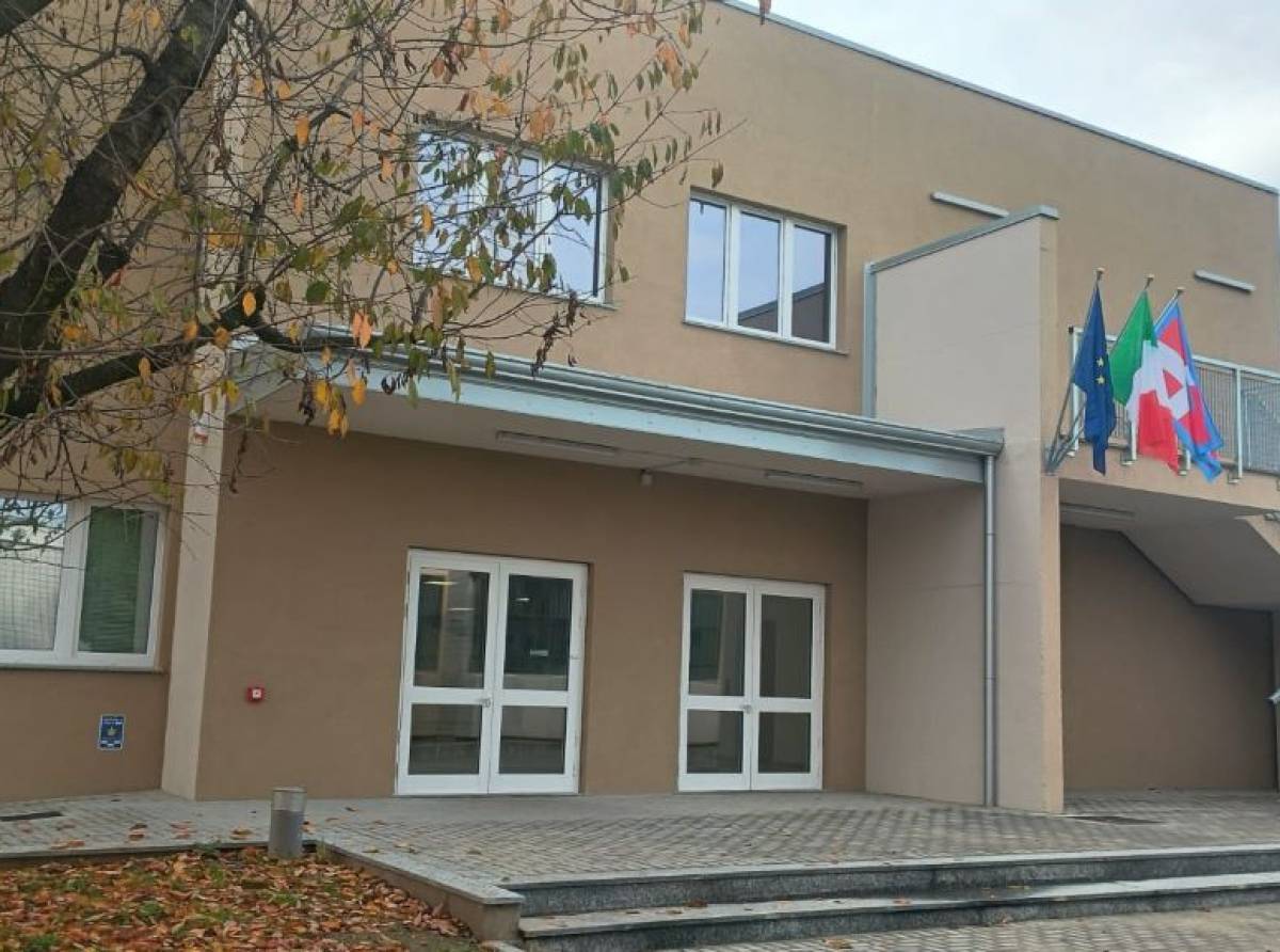 Sicurezza nelle scuole al centro del dibattito. Sergnese replica: "Attenzione sì, ma senza strumentalizzazioni"